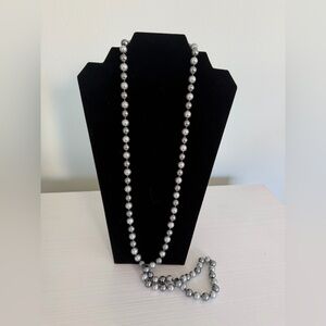 Two tone pearl necklace in grey and light grey